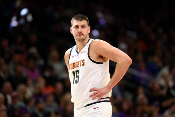 Từ chối ký 212 triệu! Jokic bu